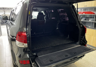 Подержанный автомобиль Lexus LX 2014 года (19 фото)