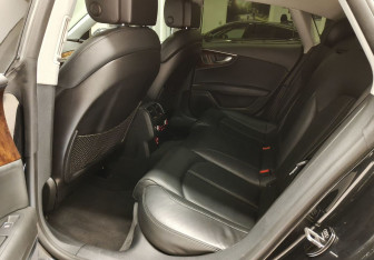 Подержанный автомобиль Audi A7 2010 года (15 фото)