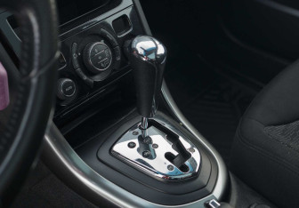 Подержанный автомобиль Peugeot 308 Hatchback 2012 года (15 фото)