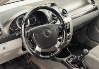 Подержанный автомобиль Chevrolet Lacetti Hatchback 2007 года (10 фото)