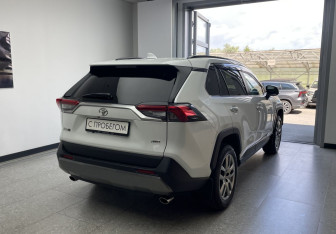 Подержанный автомобиль Toyota RAV4 2019 года (4 фото)