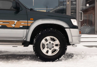 Подержанный автомобиль Toyota Hilux Surf 1996 года (9 фото)