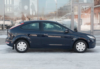 Подержанный автомобиль Ford Focus Hatchback 2011 года (4 фото)