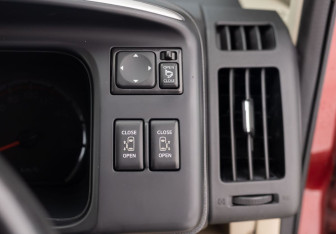 Подержанный автомобиль Nissan Serena Minivan 2009 года (16 фото)