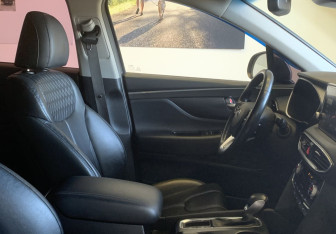 Подержанный автомобиль Hyundai Santa Fe 2018 года (15 фото)