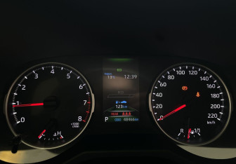 Подержанный автомобиль Toyota RAV4 2020 года (12 фото)