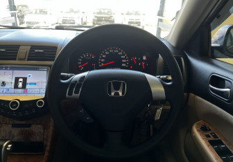 Подержанный автомобиль Honda Accord Wagon 2002 года (10 фото)