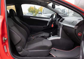 Подержанный автомобиль Opel Astra Hatchback 2010 года (22 фото)