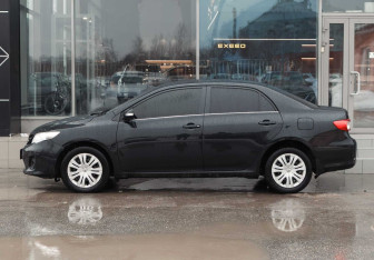 Подержанный автомобиль Toyota Corolla Sedan 2013 года (8 фото)