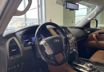 Подержанный автомобиль Infiniti QX80 2019 года (7 фото)