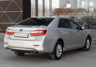 Подержанный автомобиль Toyota Camry Sedan 2012 года (5 фото)