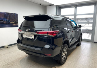 Подержанный автомобиль Toyota Fortuner 2019 года (5 фото)