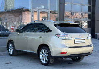 Подержанный автомобиль Lexus RX 2009 года (7 фото)