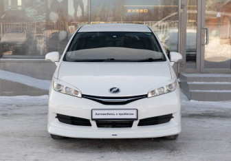 Подержанный автомобиль Toyota Wish Minivan 2013 года (2 фото)