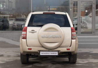 Подержанный автомобиль Suzuki Grand Vitara 2010 года (6 фото)