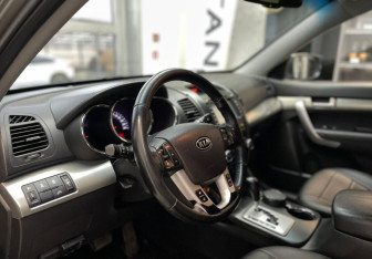 Подержанный автомобиль Kia Sorento 2012 года (8 фото)