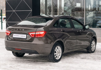 Подержанный автомобиль LADA (ВАЗ) Vesta Sedan 2016 года (5 фото)