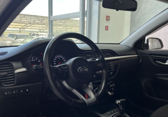 Подержанный автомобиль Kia Rio Sedan 2019 года (7 фото)