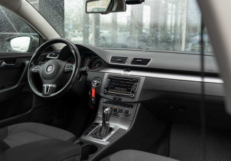 Подержанный автомобиль Volkswagen Passat Sedan 2012 года (10 фото)