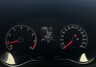 Подержанный автомобиль Volkswagen Polo Sedan 2016 года (11 фото)