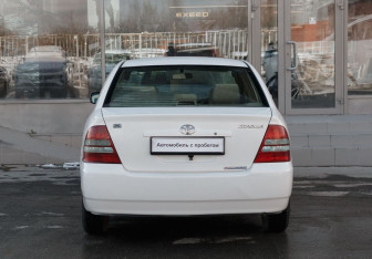 Подержанный автомобиль Toyota Corolla Sedan 2002 года (6 фото)