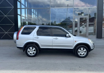 Подержанный автомобиль Honda CR-V 2002 года (4 фото)