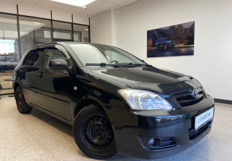 Подержанный автомобиль Toyota Corolla Hatchback 2006 года (4 фото)