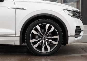 Подержанный автомобиль Volkswagen Touareg 2021 года (9 фото)