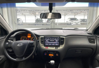 Подержанный автомобиль Kia Rio Hatchback 2007 года (12 фото)