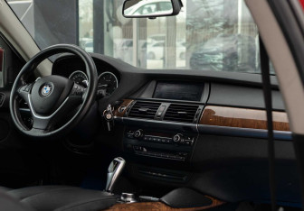 Подержанный автомобиль BMW X6 2011 года (10 фото)