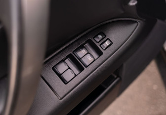 Подержанный автомобиль Infiniti FX 2006 года (17 фото)