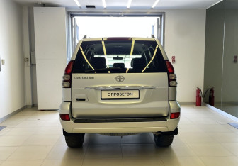 Подержанный автомобиль Toyota Land Cruiser Prado 2008 года (5 фото)