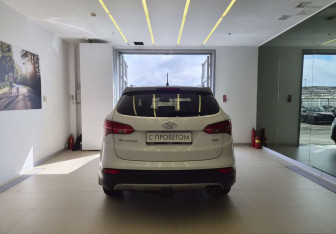 Подержанный автомобиль Hyundai Santa Fe 2015 года (5 фото)