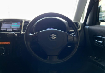 Подержанный автомобиль Suzuki Solio 2013 года (16 фото)