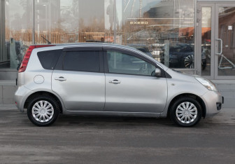 Подержанный автомобиль Nissan Note 2008 года (4 фото)