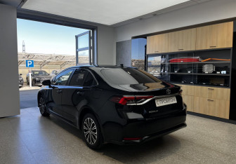 Подержанный автомобиль Toyota Corolla Sedan 2019 года (6 фото)