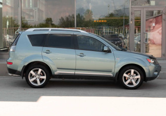Подержанный автомобиль Mitsubishi Outlander 2007 года (4 фото)