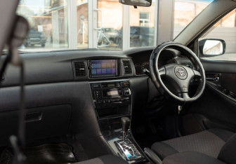 Подержанный автомобиль Toyota Corolla Hatchback 2003 года (10 фото)