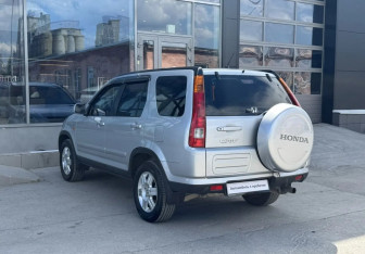 Подержанный автомобиль Honda CR-V 2002 года (7 фото)
