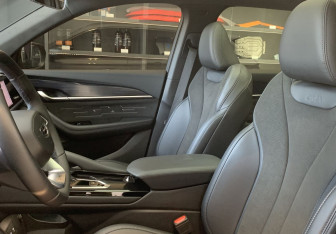 Подержанный автомобиль Geely Monjaro 2024 года (17 фото)