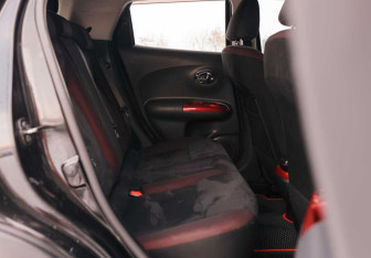 Подержанный автомобиль Nissan Juke 2011 года (17 фото)