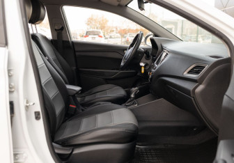 Подержанный автомобиль Hyundai Solaris Sedan 2019 года (19 фото)