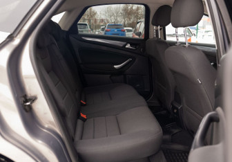 Подержанный автомобиль Ford Mondeo Liftback 2012 года (19 фото)