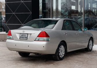 Подержанный автомобиль Toyota Mark II Sedan 2002 года (5 фото)