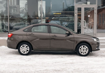 Подержанный автомобиль LADA (ВАЗ) Vesta Sedan 2016 года (4 фото)