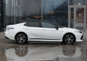 Подержанный автомобиль Toyota Camry Sedan 2020 года (4 фото)
