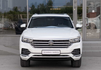 Подержанный автомобиль Volkswagen Touareg 2021 года (2 фото)