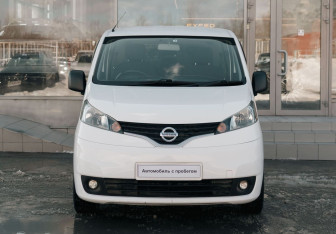 Подержанный автомобиль Nissan NV200 2014 года (2 фото)