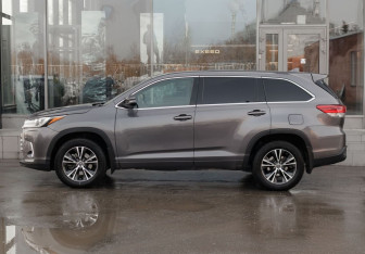 Подержанный автомобиль Toyota Highlander 2018 года (8 фото)