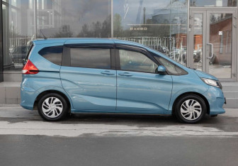 Подержанный автомобиль Honda Freed 2017 года (4 фото)